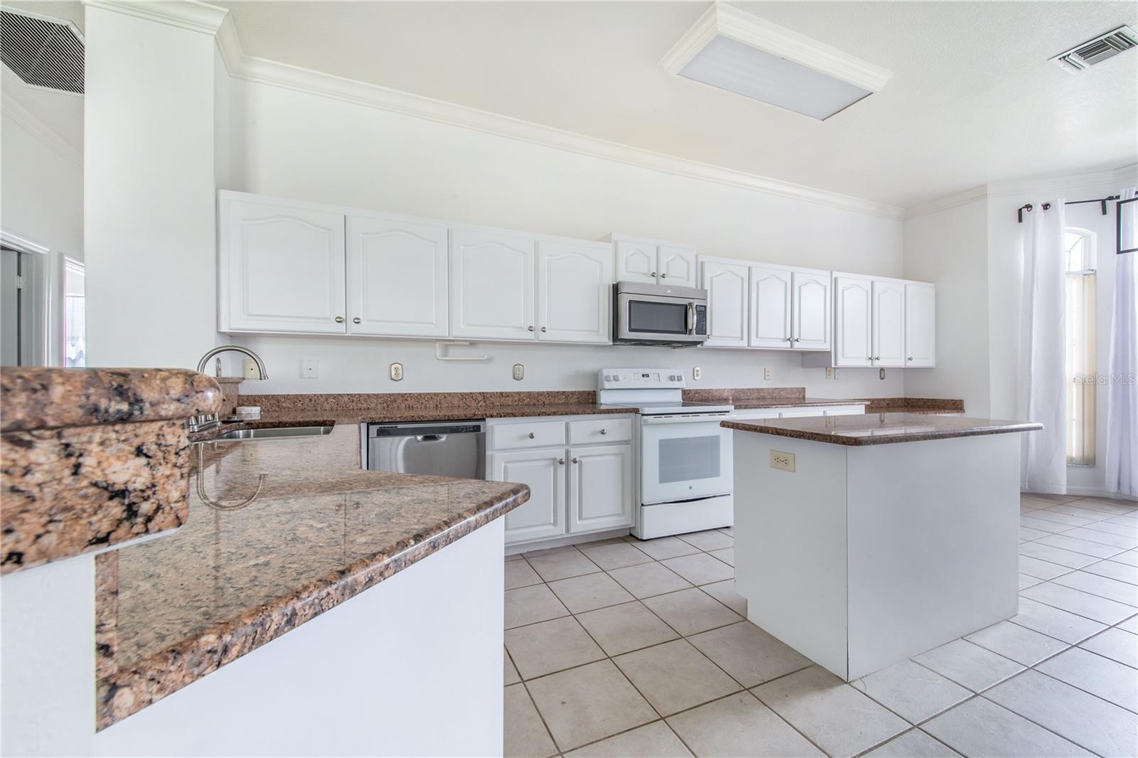 LAGO VISTA GOLF ESTATES - Residential
