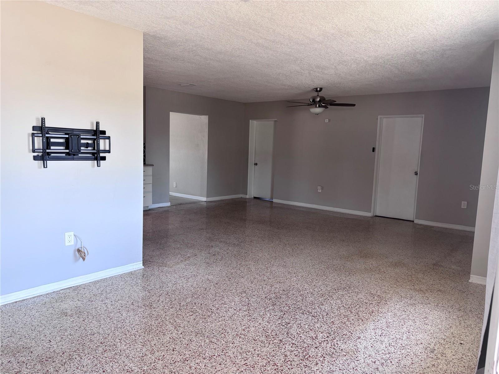 KENNETH CITY - Residential Lease