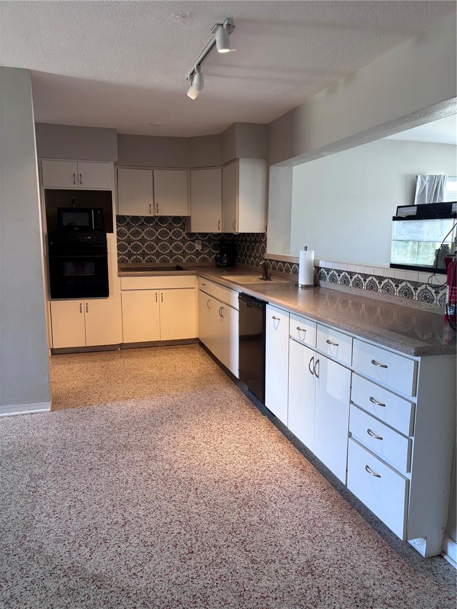 KENNETH CITY - Residential Lease