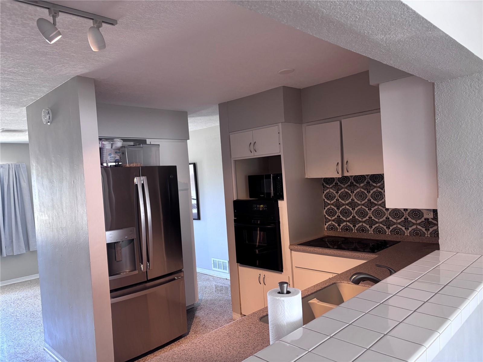 KENNETH CITY - Residential Lease