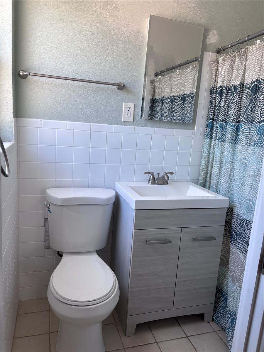 KENNETH CITY - Residential Lease