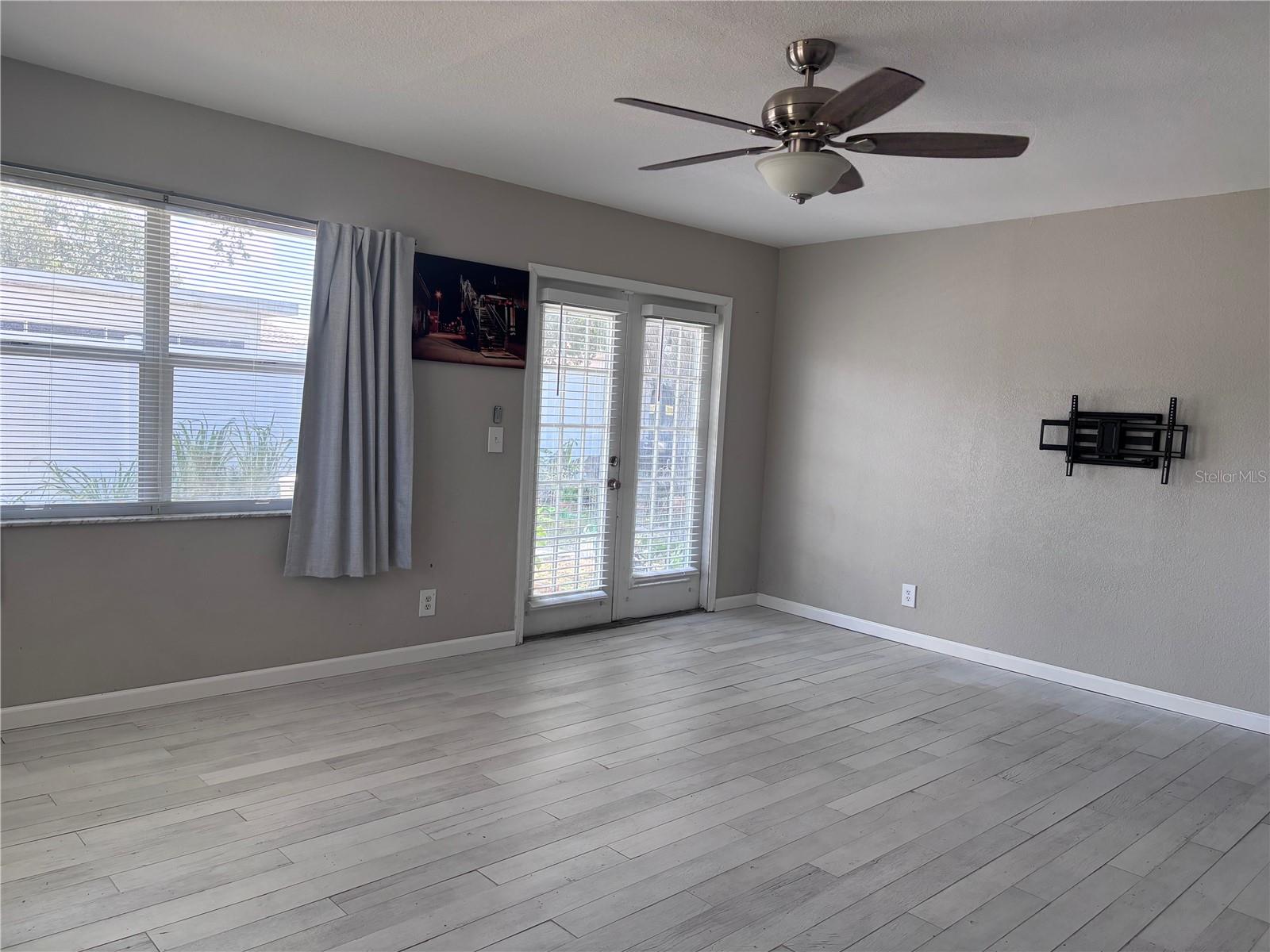 KENNETH CITY - Residential Lease
