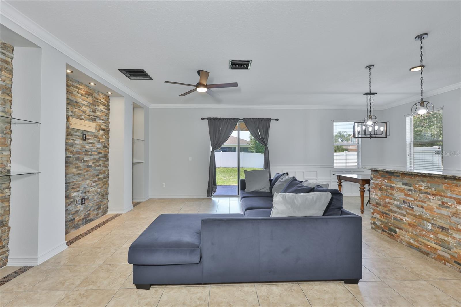 ADDISON MANOR - Residential