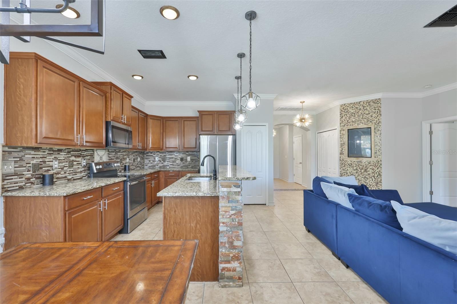 ADDISON MANOR - Residential