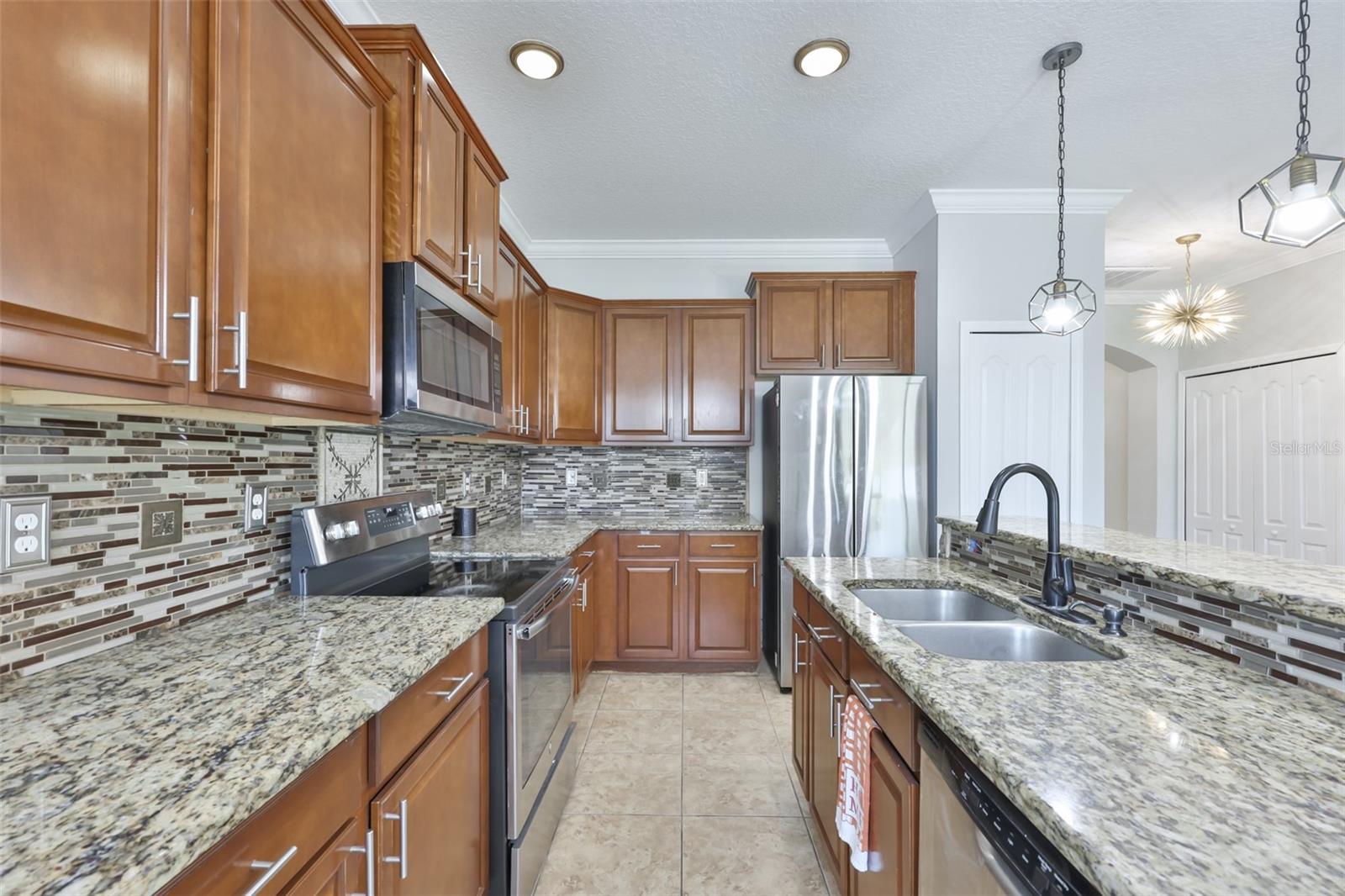 ADDISON MANOR - Residential