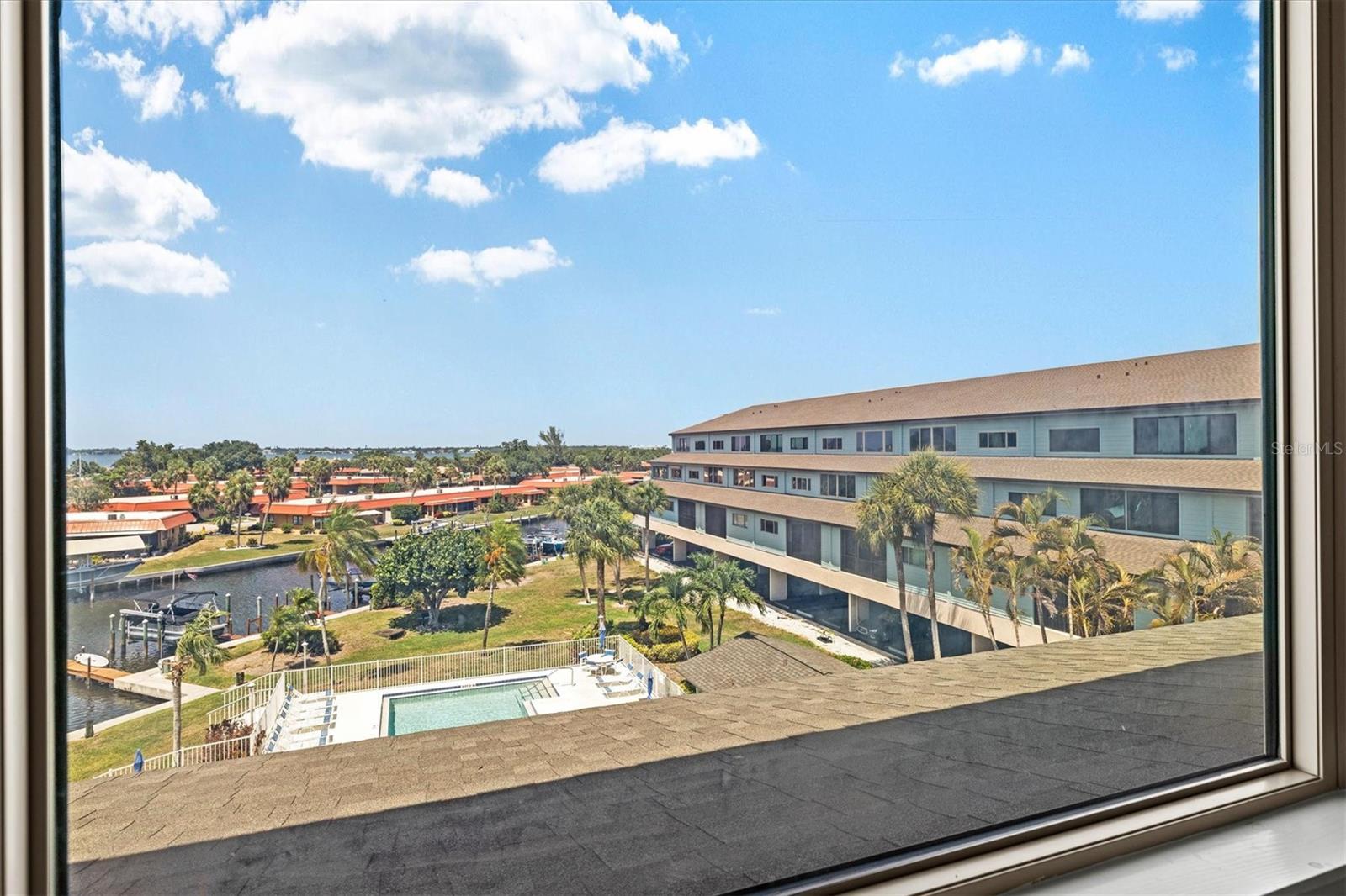THE WATERWAY PH I - Residential