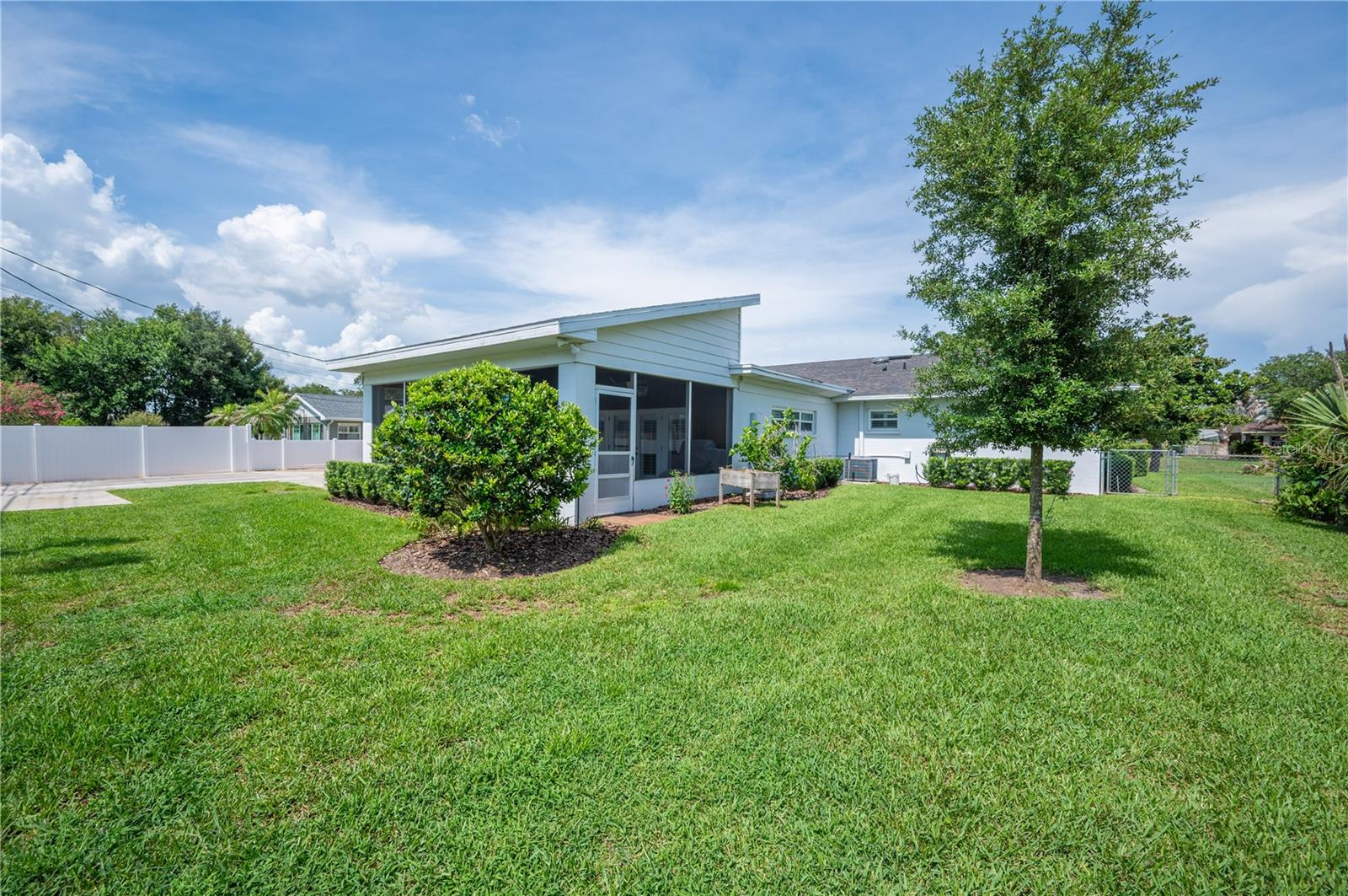 LAKE HOLLINGSWORTH ESTATES - Residential