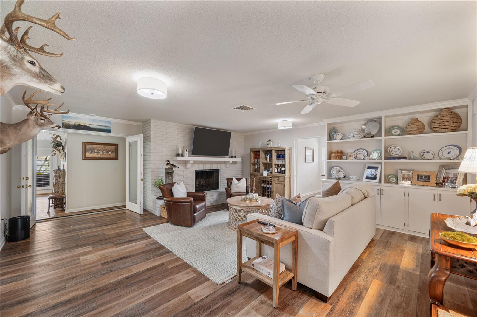 LAKE HOLLINGSWORTH ESTATES - Residential