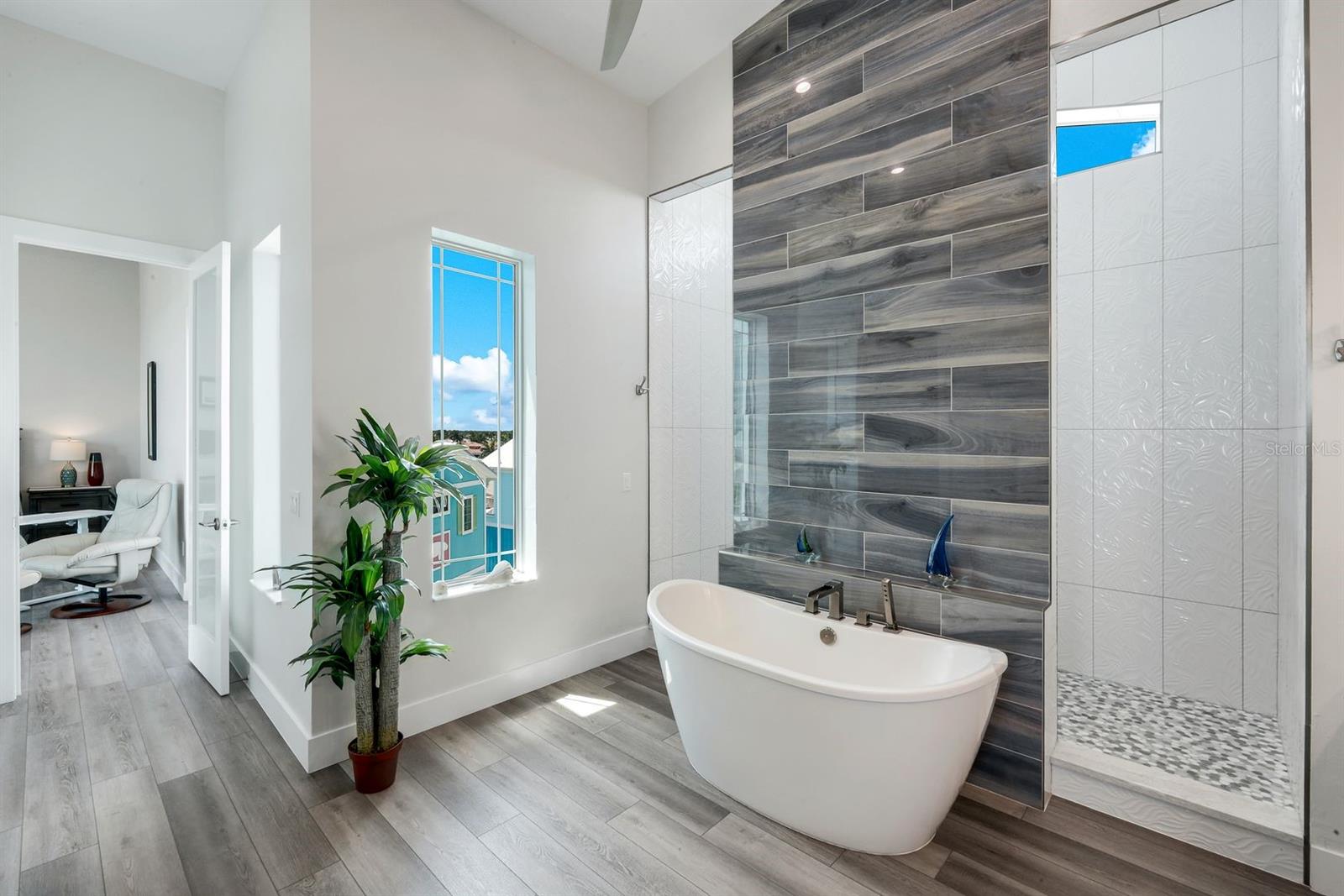 WATERFRONT/CAPE HARBOUR - Residential