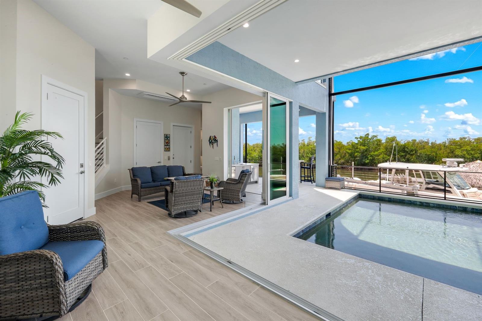 WATERFRONT/CAPE HARBOUR - Residential
