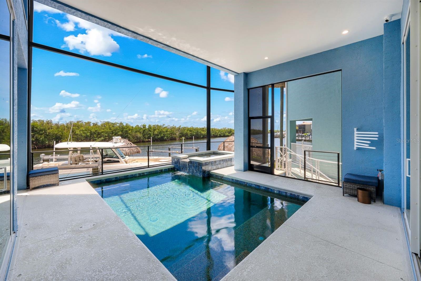 WATERFRONT/CAPE HARBOUR - Residential