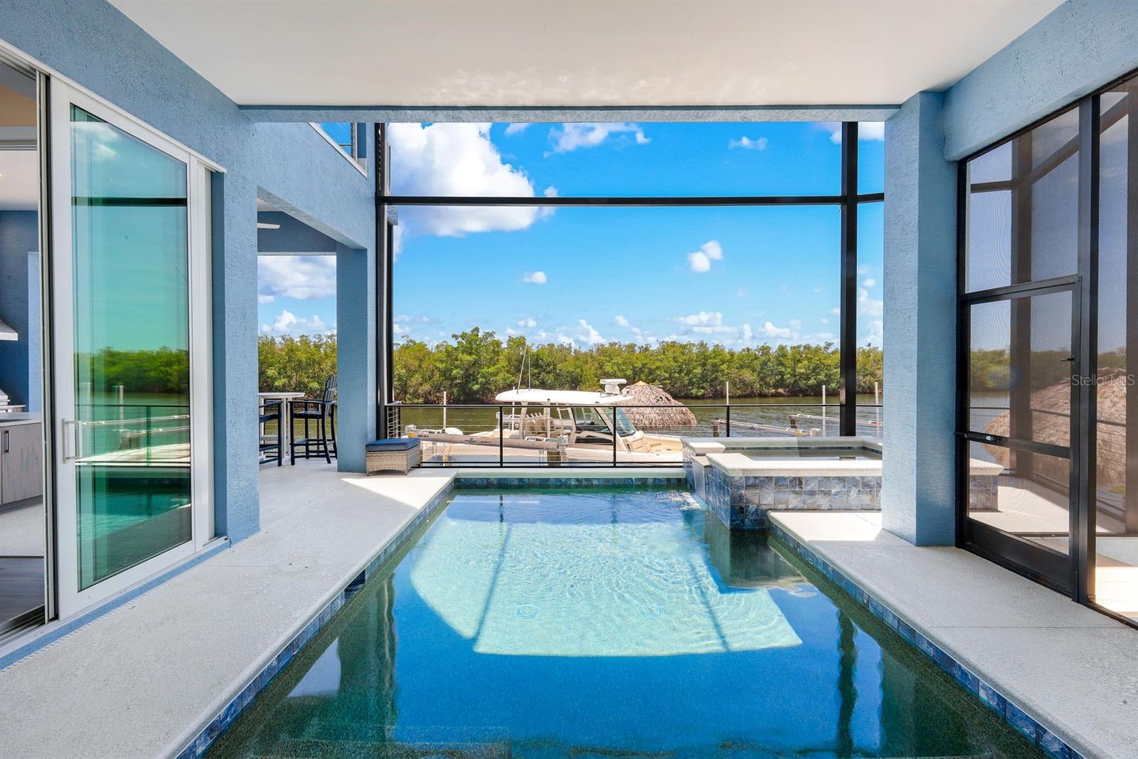 WATERFRONT/CAPE HARBOUR - Residential