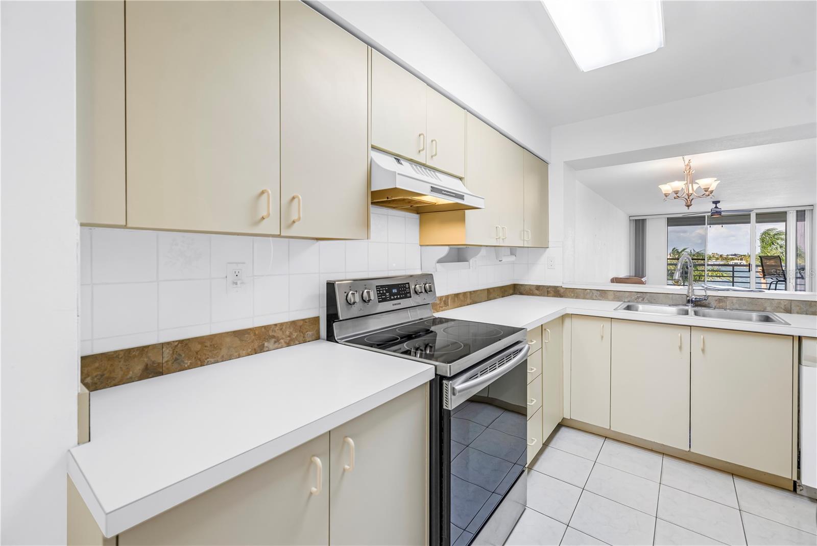 BAHIA VISTA UNIT II - Residential