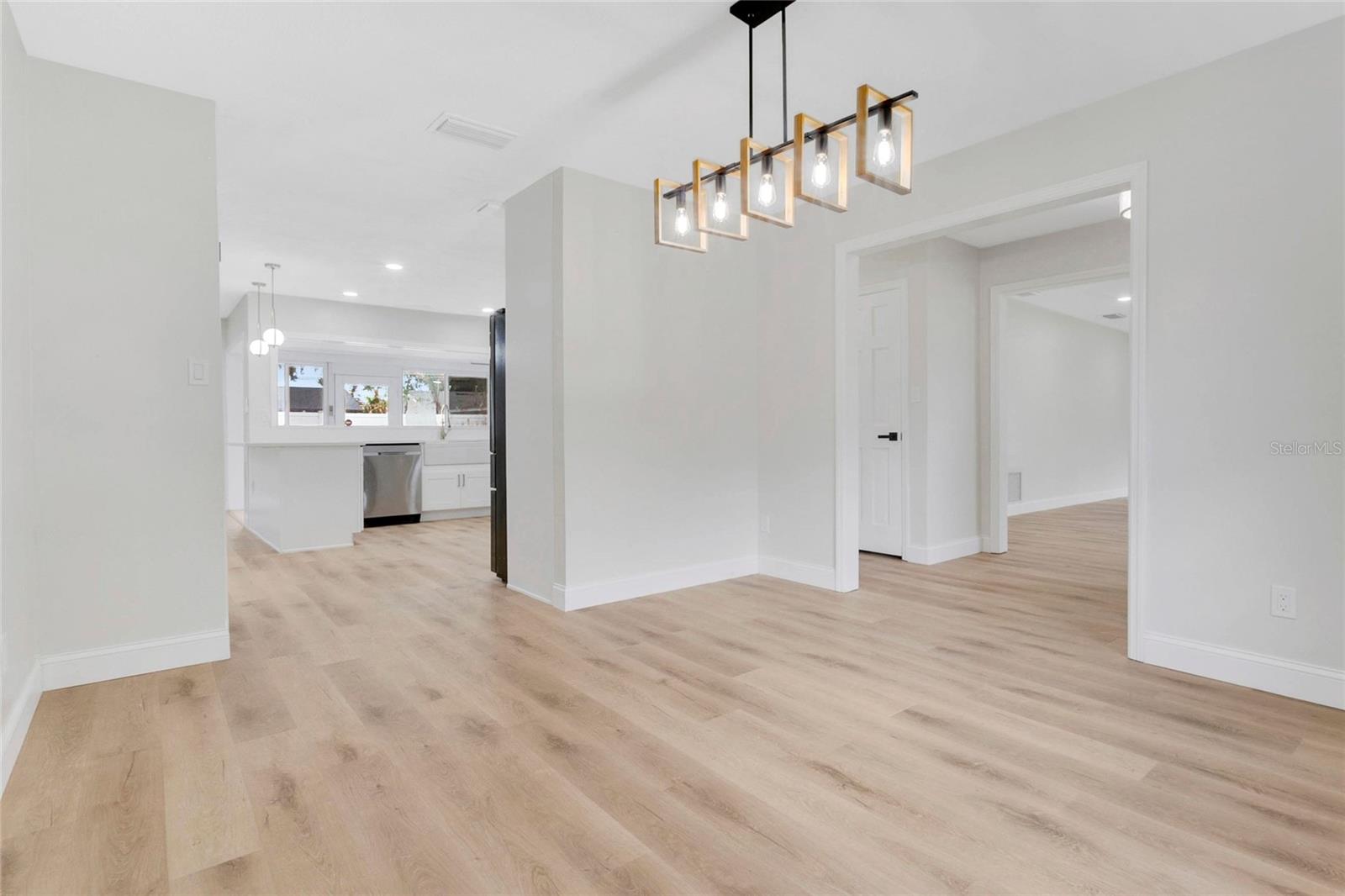 ENGLISH WOODS - Residential