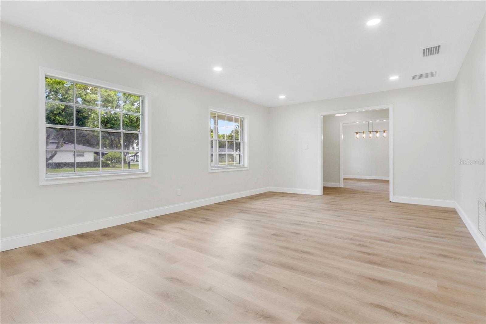 ENGLISH WOODS - Residential