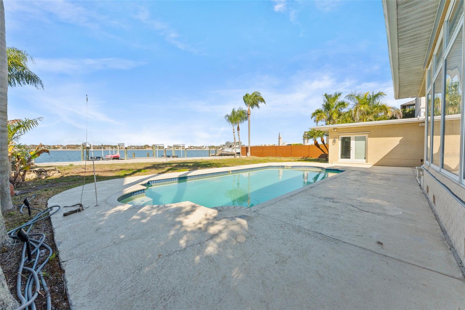 DAVIS ISLANDS PB10 PG52 TO 57 - Residential