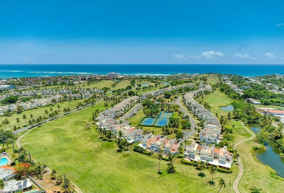 VILLAS PLAYA ESTE - Residential