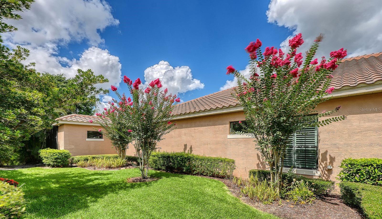 COUNTRY CLUB EAST AT LAKEWD RNCH RR - Residential
