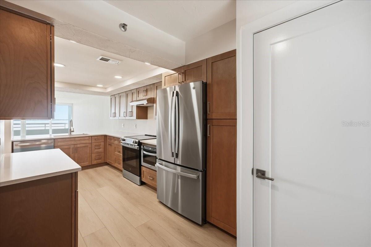 CONDO ON THE BAY TOWER I - Residential
