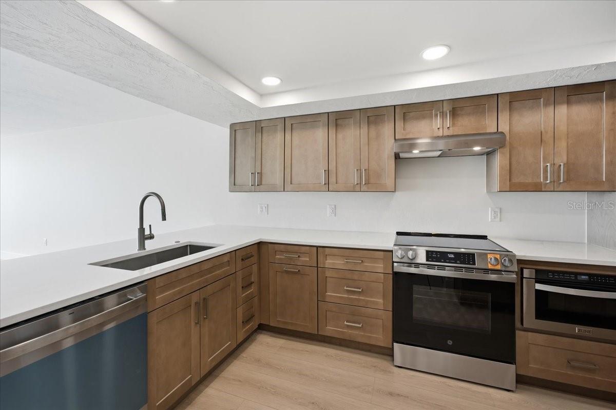CONDO ON THE BAY TOWER I - Residential