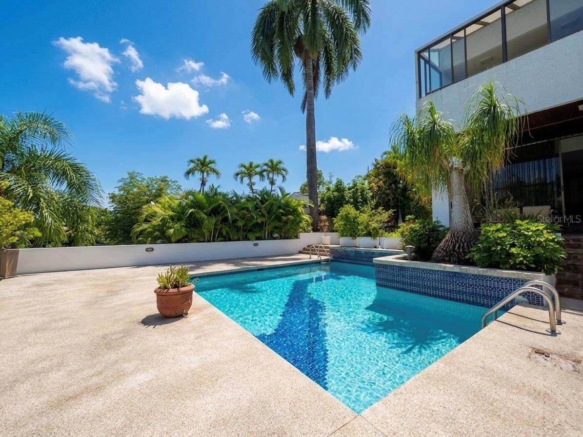 URB VILLA CAPARRA NORTE - Residential