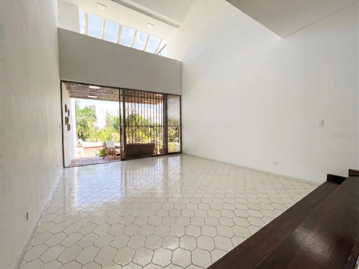 URB VILLA CAPARRA NORTE - Residential