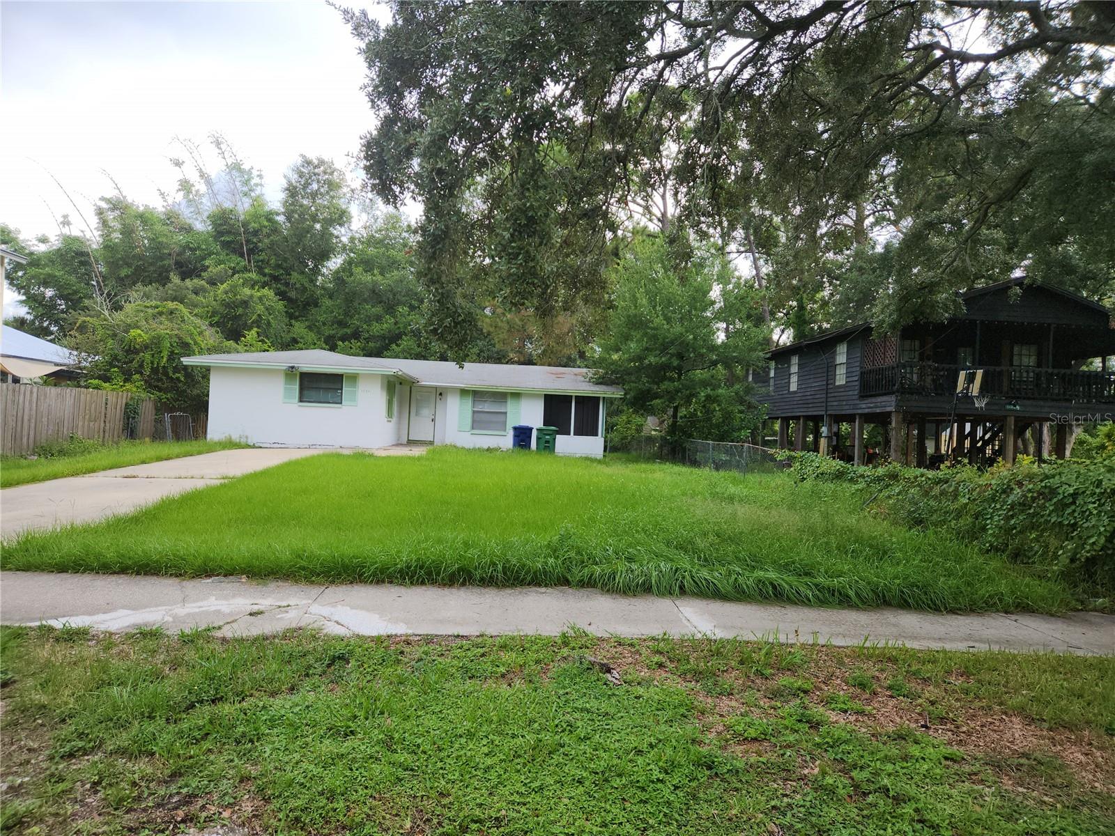 Under contract-accepting backup offers. Cash only offers home is being sold AS IS... Takomah Trails Park in your backyard.  Needs some TLC