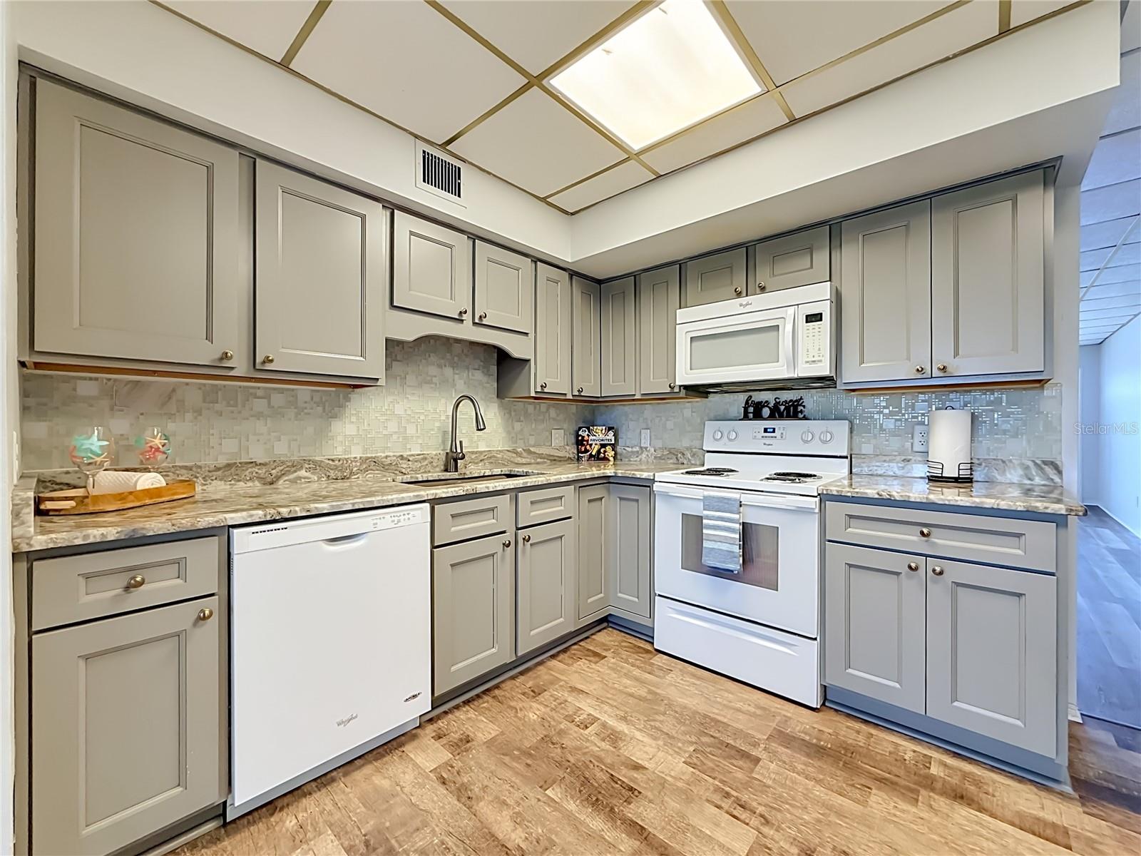 CLEARVIEW OAKS PARADISE - Residential