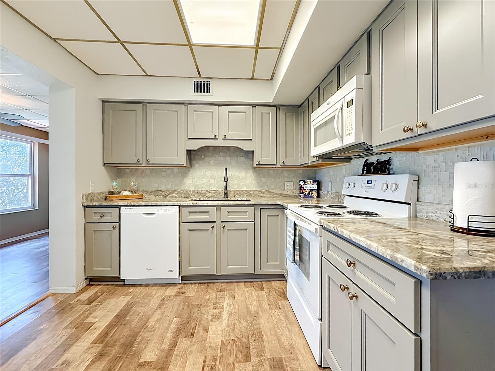 CLEARVIEW OAKS PARADISE - Residential