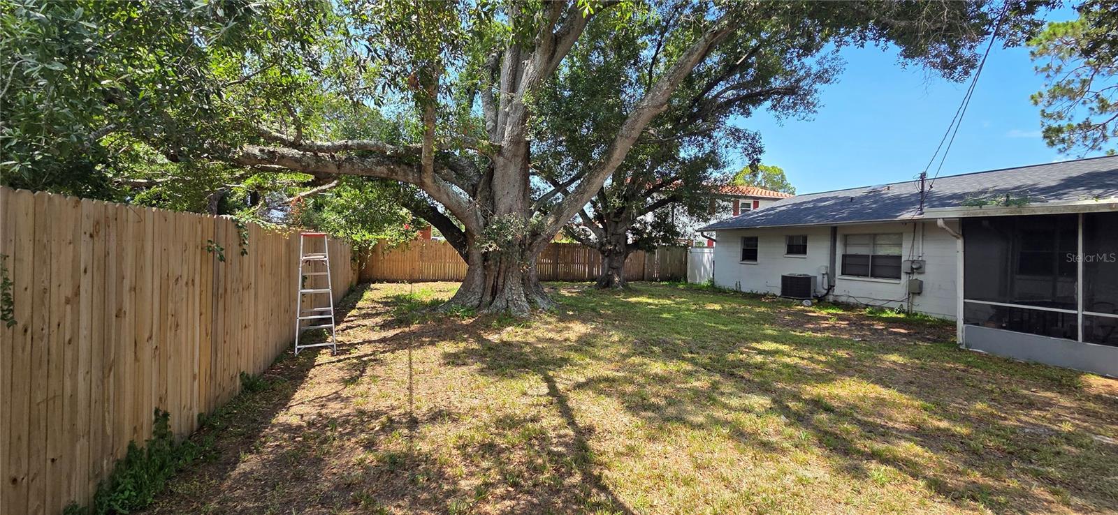 TOWN'N COUNTRY PARK UNIT NO 20 LOT 14 BLOCK 46 - Residential