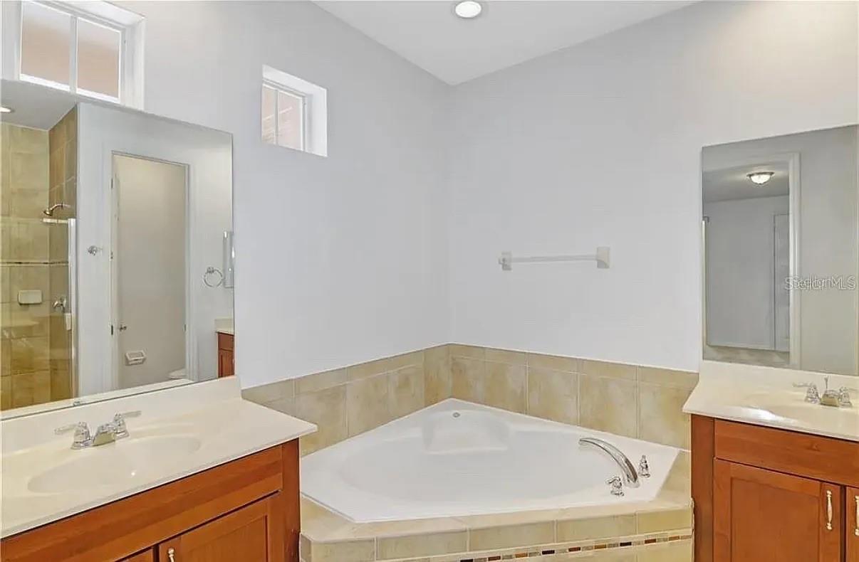 FOUNTAINS/CRYSTAL CRK CONDO I - Residential Lease