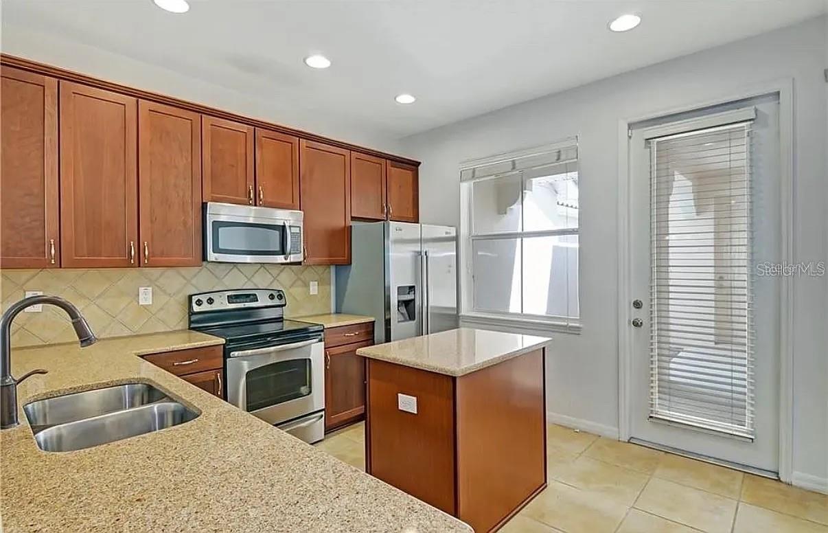 FOUNTAINS/CRYSTAL CRK CONDO I - Residential Lease