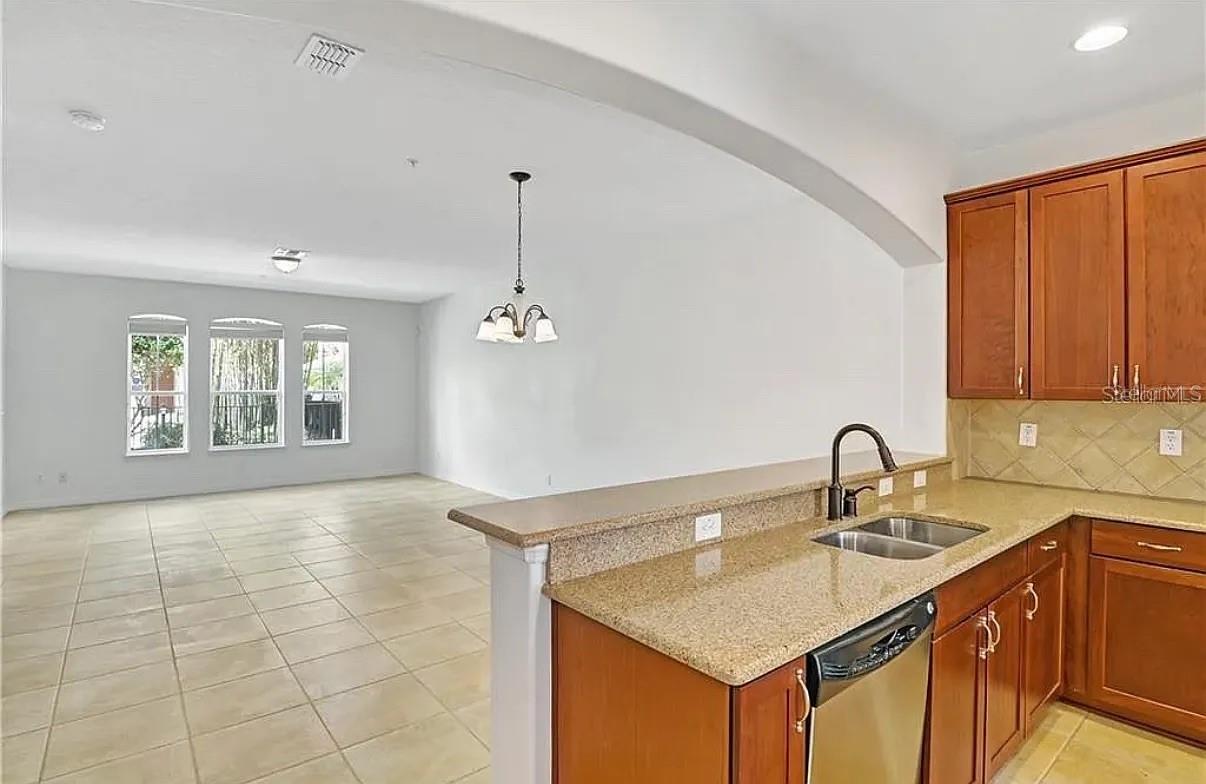 FOUNTAINS/CRYSTAL CRK CONDO I - Residential Lease
