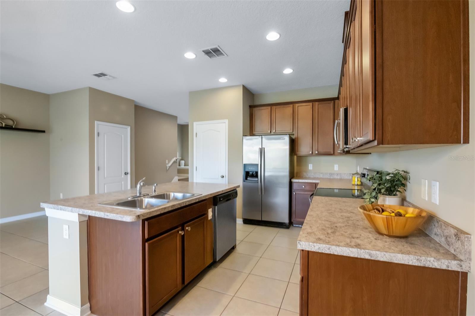 RIVERVIEW TWNHMS PH II - Residential Lease