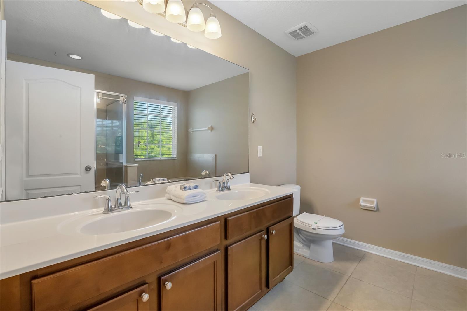 RIVERVIEW TWNHMS PH II - Residential Lease