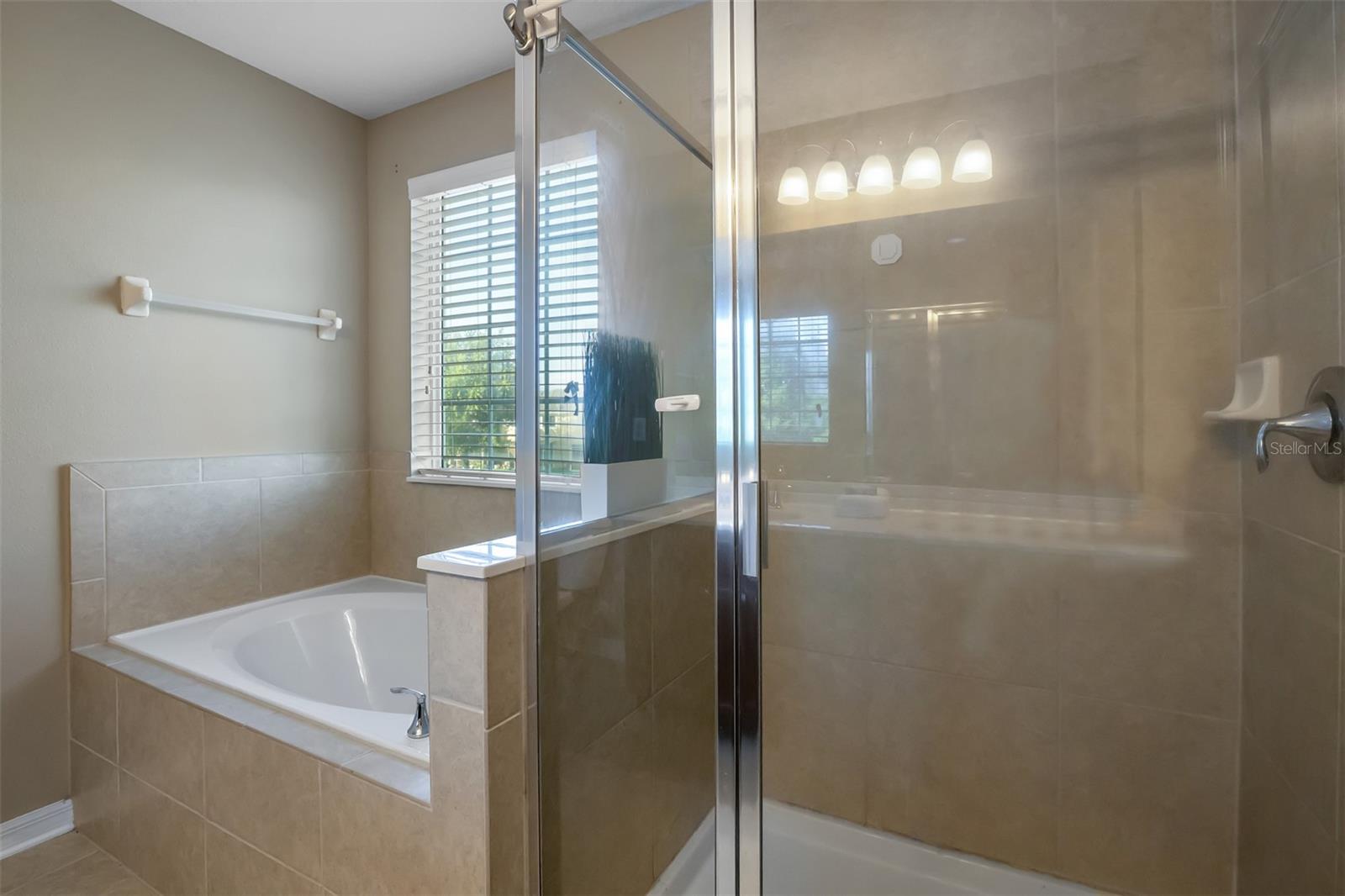 RIVERVIEW TWNHMS PH II - Residential Lease