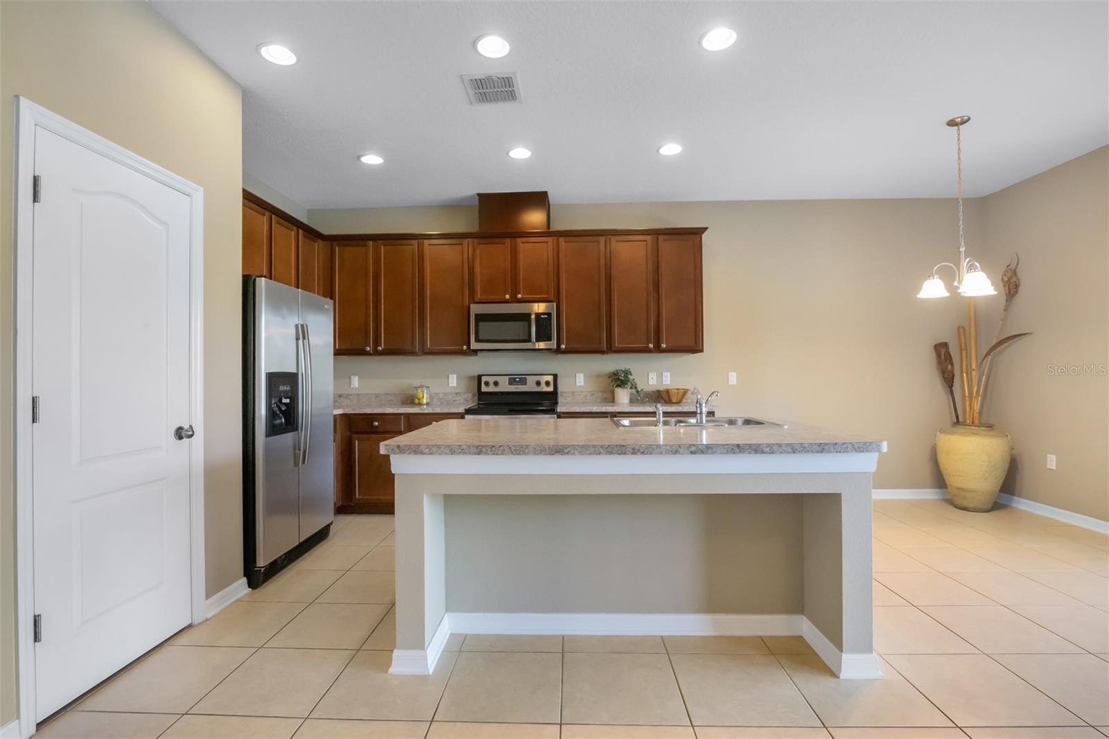 RIVERVIEW TWNHMS PH II - Residential Lease