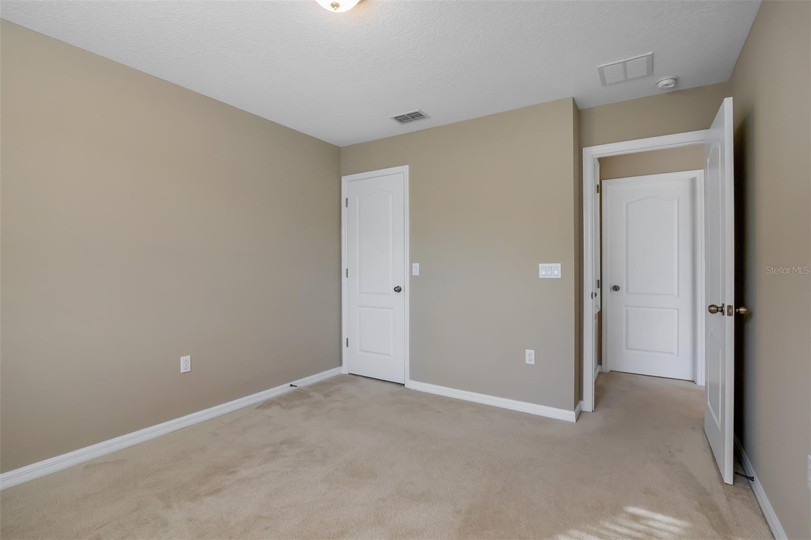 RIVERVIEW TWNHMS PH II - Residential Lease