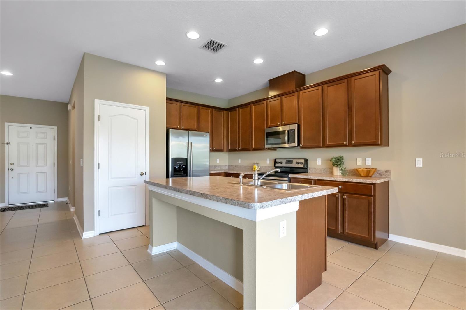 RIVERVIEW TWNHMS PH II - Residential Lease