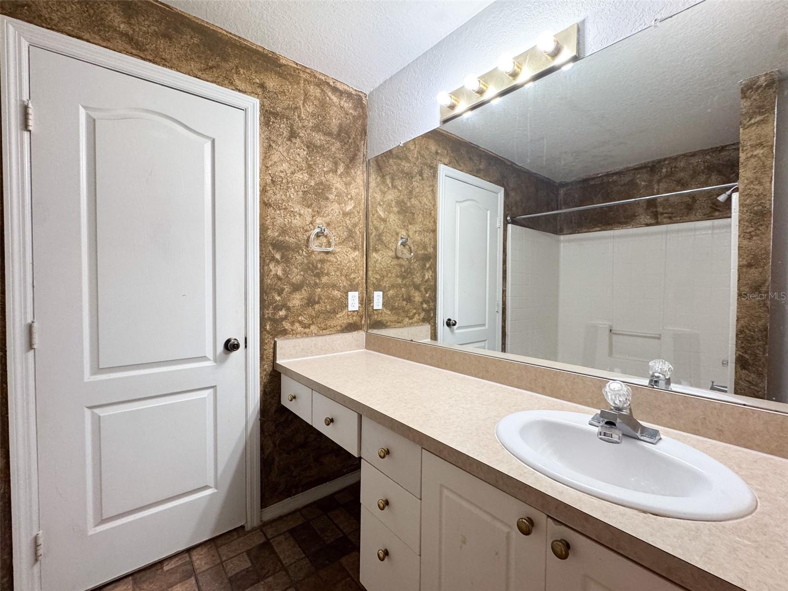 GRAND RESERVE AT KIRKMAN PARKE CONDOMINIUMS - Residential