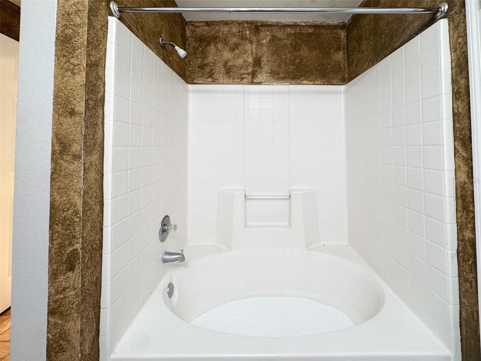 GRAND RESERVE AT KIRKMAN PARKE CONDOMINIUMS - Residential