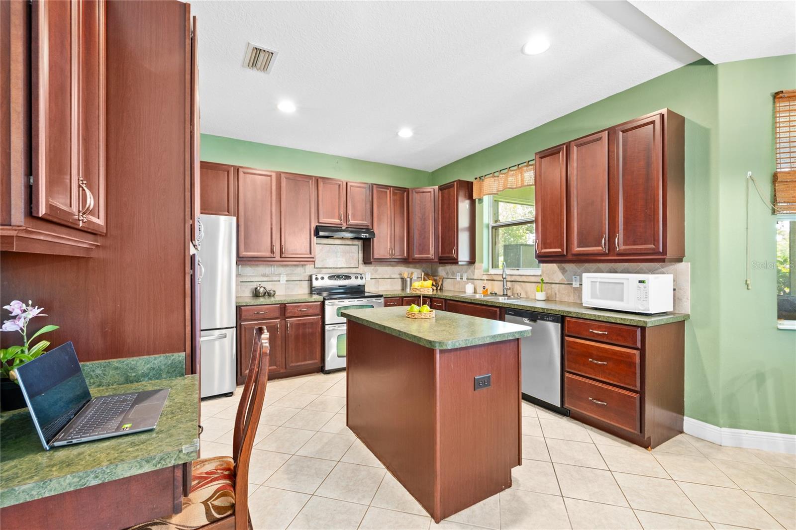 EMERALD ESTATES - Residential
