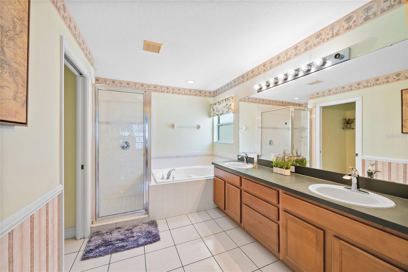 EMERALD ESTATES - Residential