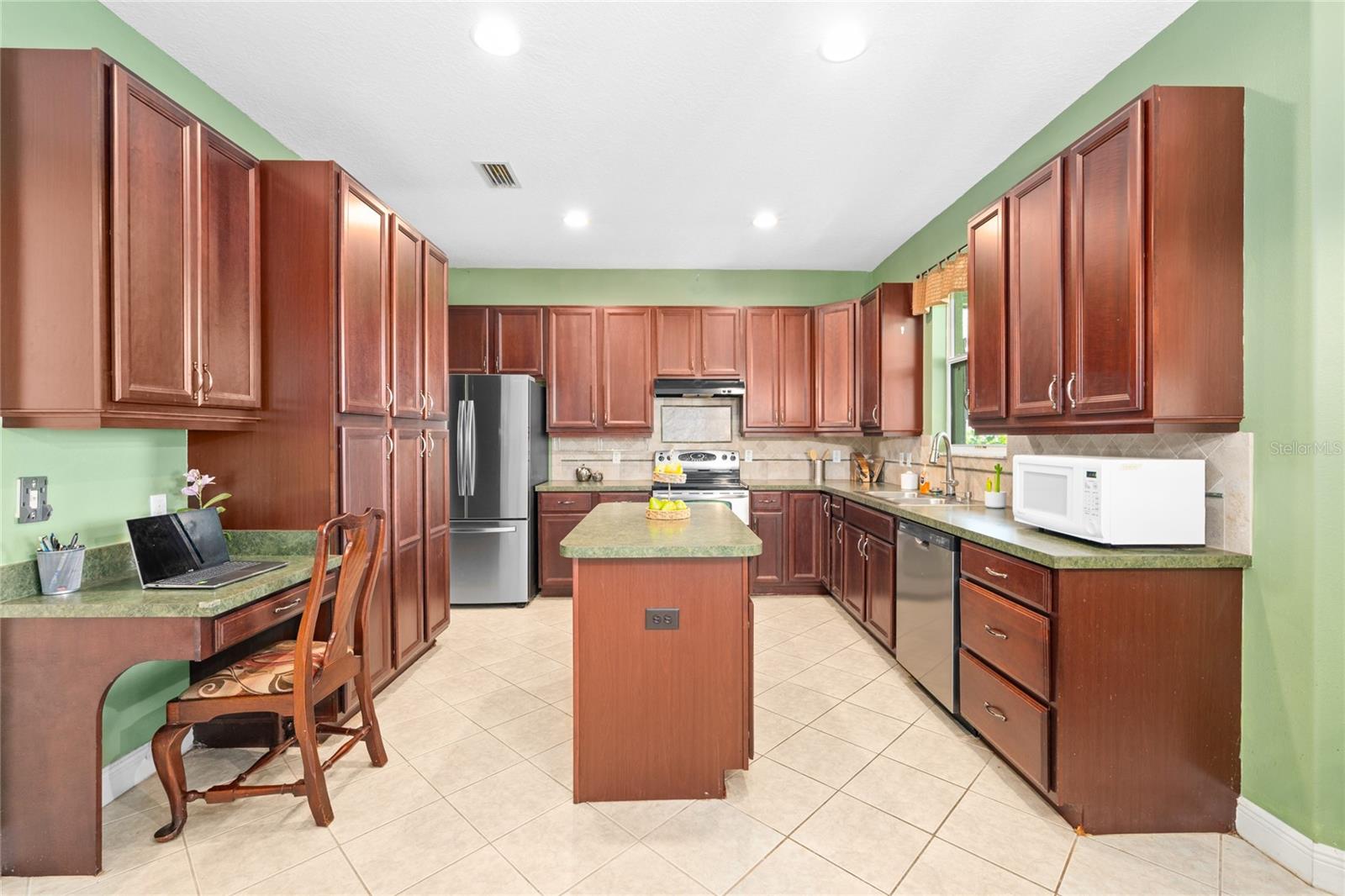 EMERALD ESTATES - Residential