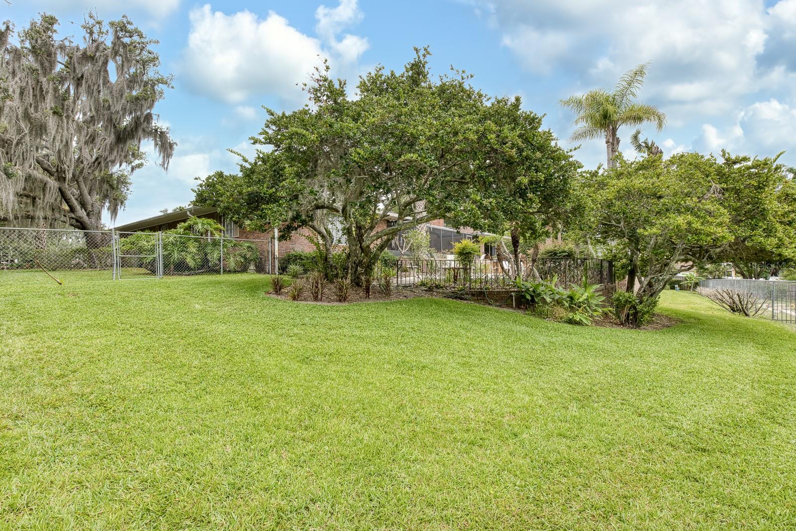 HOWEY GRIFFIN VILLAGE - Residential