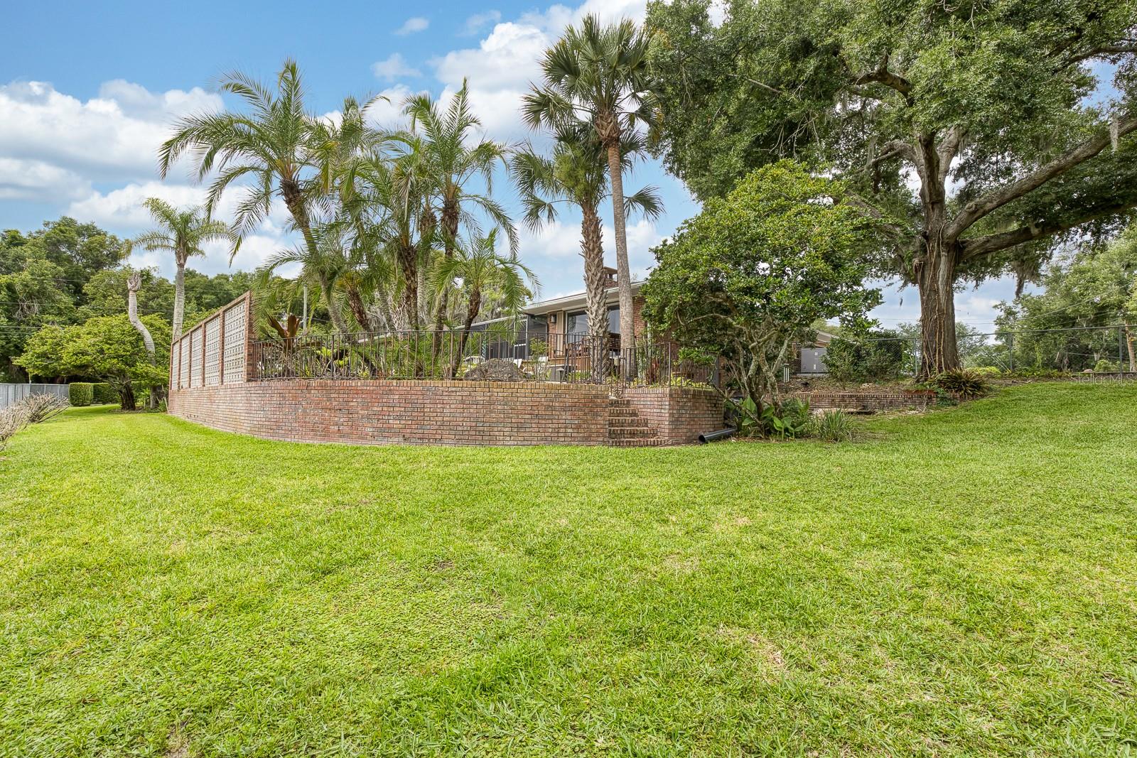 HOWEY GRIFFIN VILLAGE - Residential