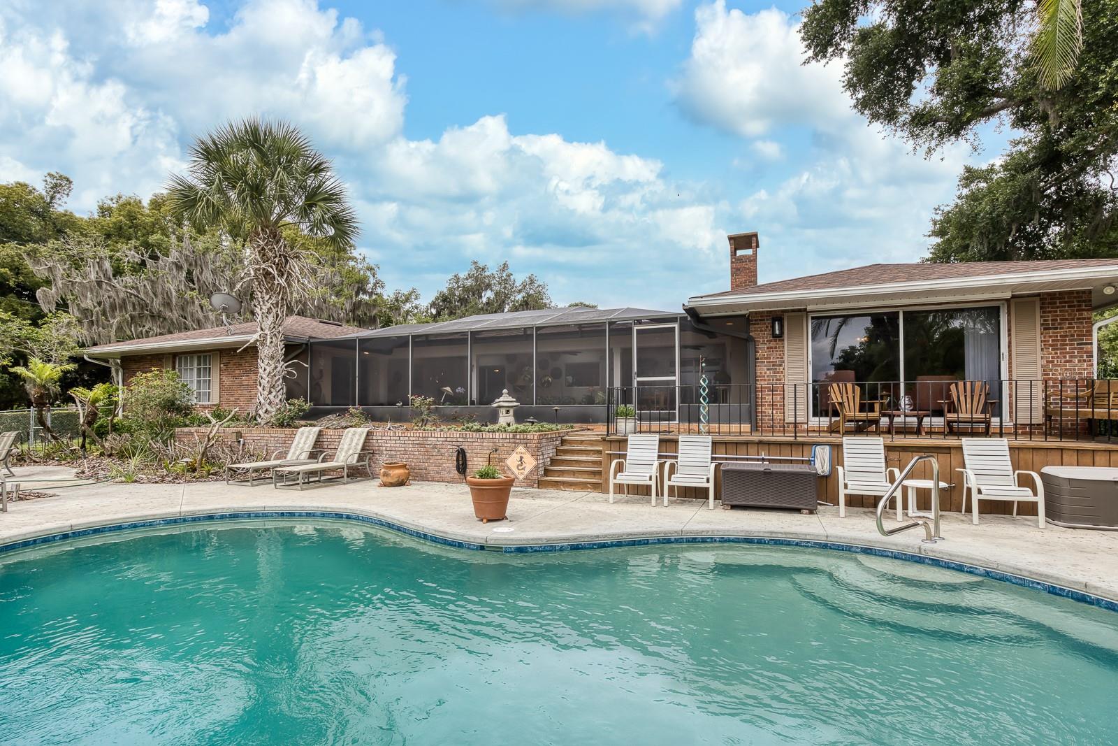 HOWEY GRIFFIN VILLAGE - Residential