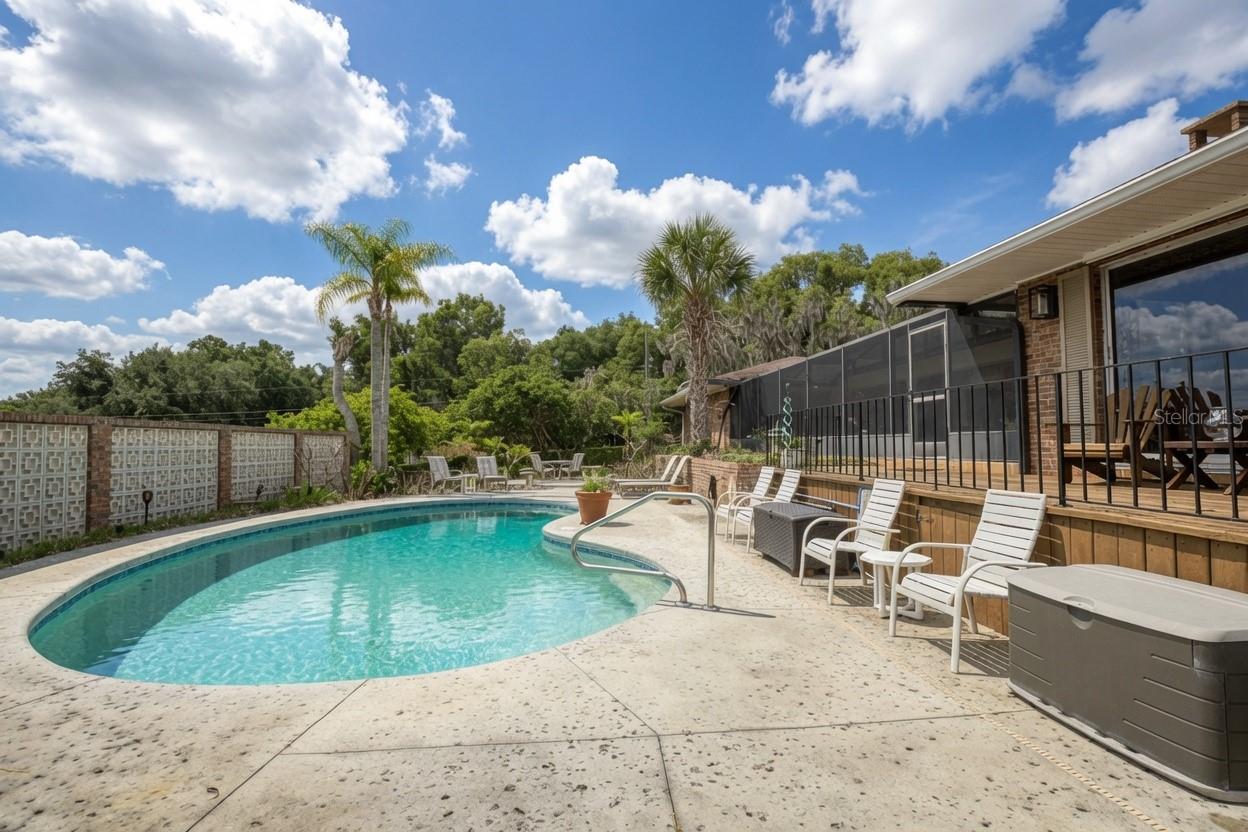 HOWEY GRIFFIN VILLAGE - Residential