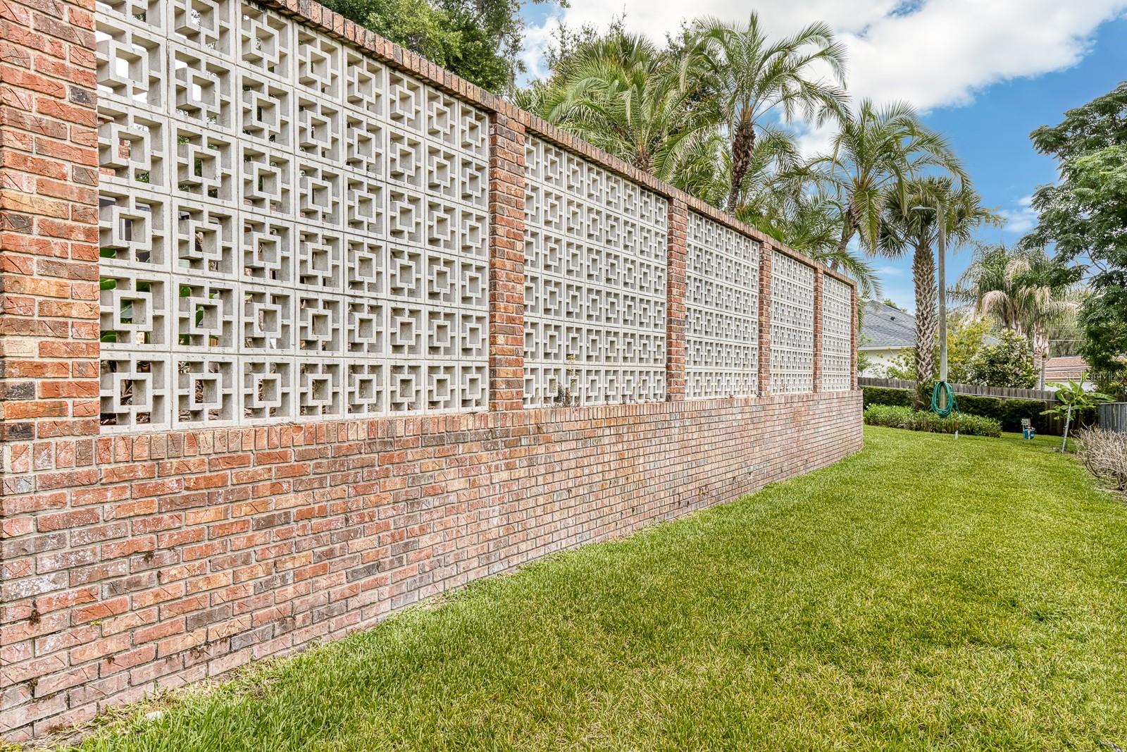 HOWEY GRIFFIN VILLAGE - Residential