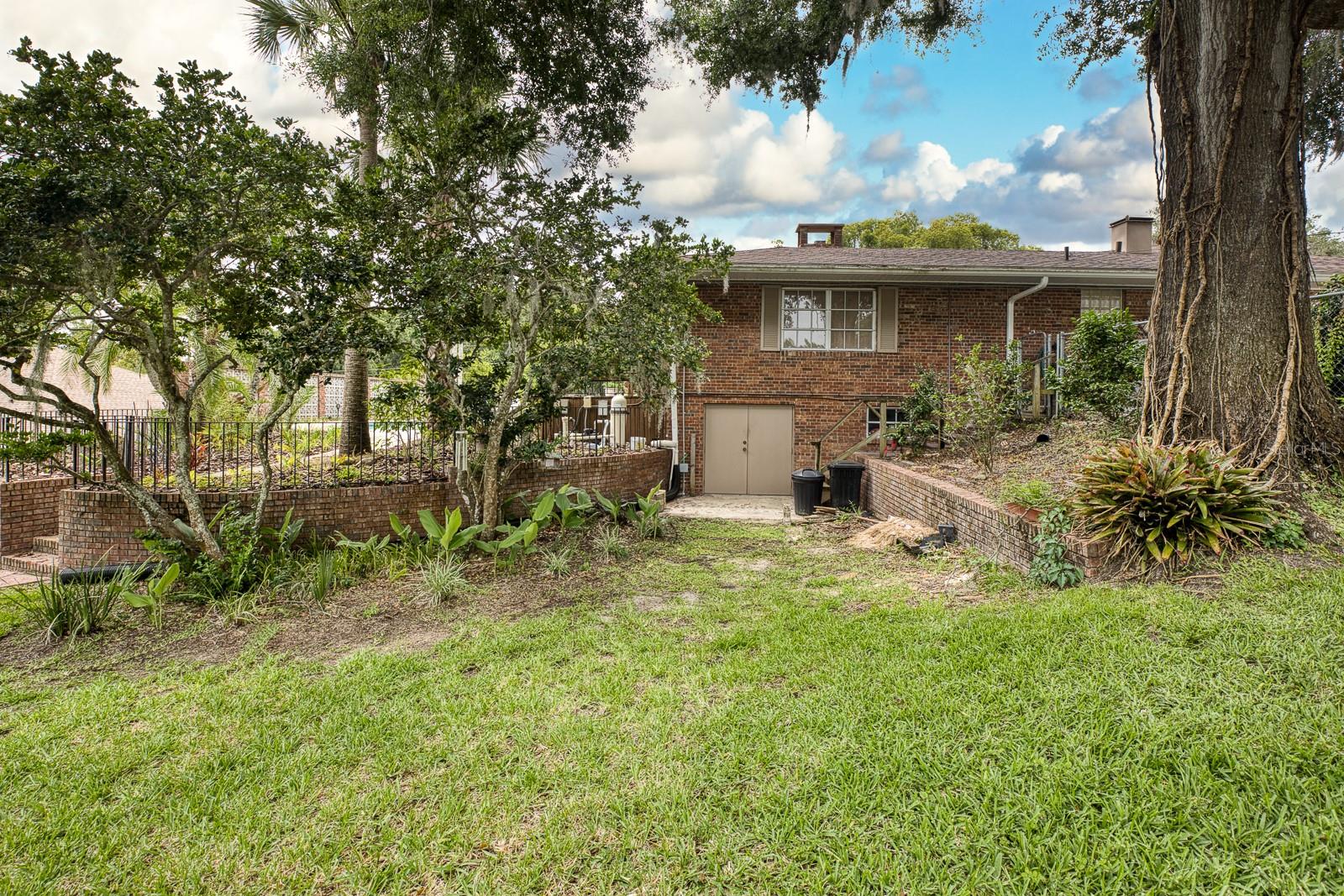 HOWEY GRIFFIN VILLAGE - Residential